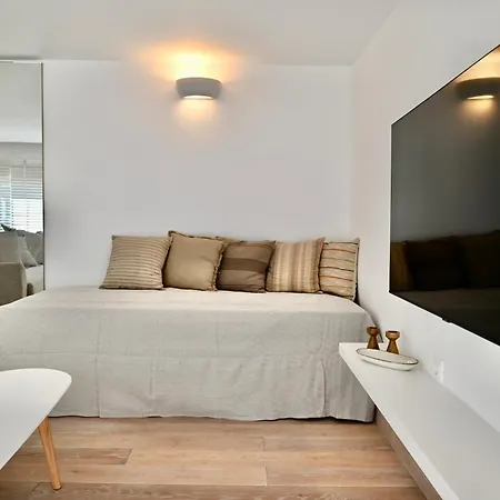 Bright And Comfy Apartment In The Heart Of Atena Exterior foto