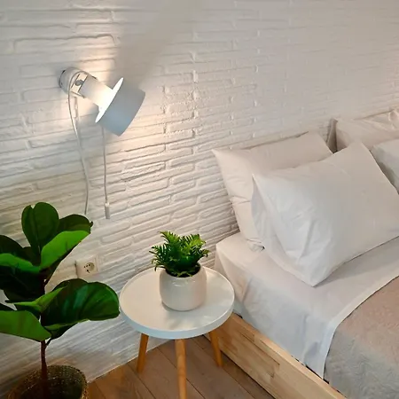 Bright And Comfy Apartment In The Heart Of Atena Exterior foto