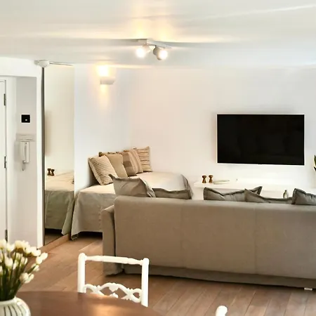 Bright And Comfy Apartment In The Heart Of Atena Exterior foto