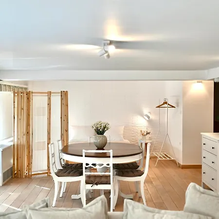 Bright And Comfy Apartment In The Heart Of Atena Exterior foto