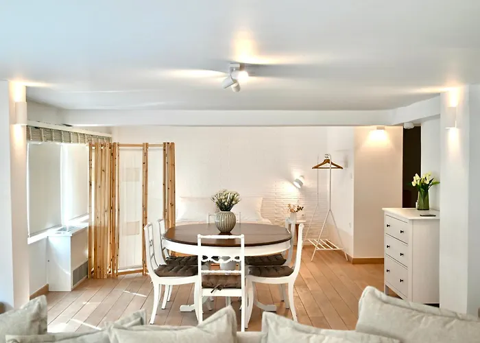 Bright And Comfy Apartment In The Heart Of Athens