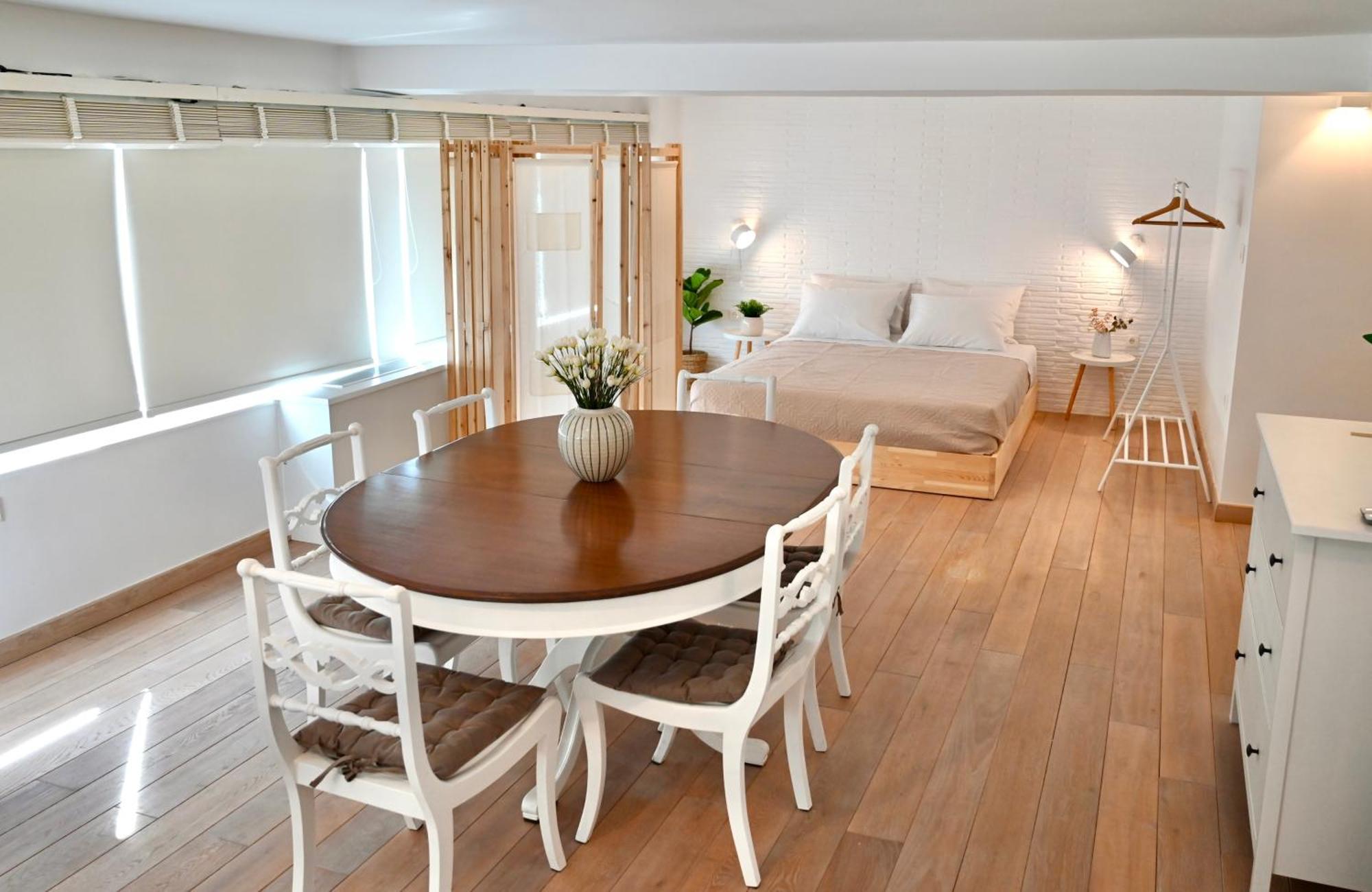Bright And Comfy In The Heart Of Apartment