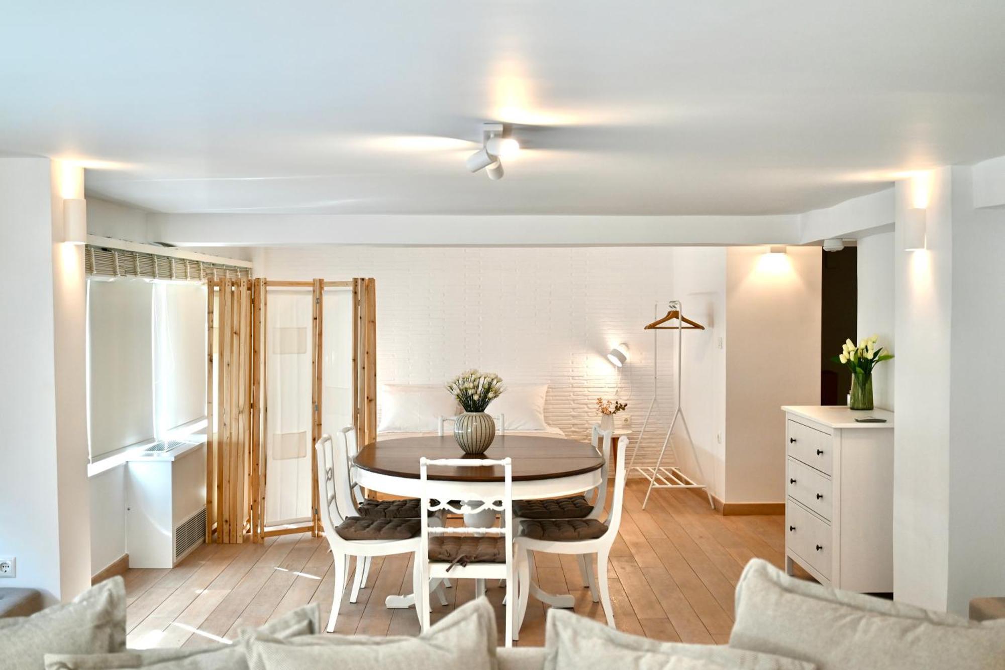 Bright And Comfy In The Heart Of Apartment *
